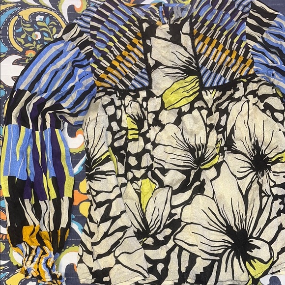 Floral Print Women's Blouse - Picture 3 of 10